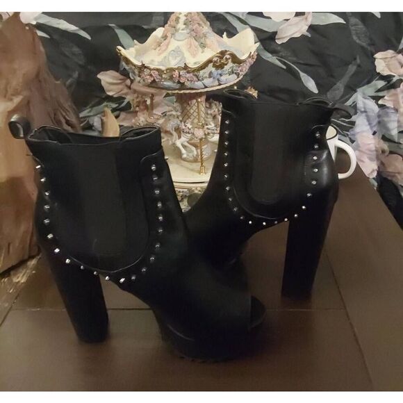 NEW~Fashion Nova Black Tough Love Stud Detail Peep Toe Ankle Booties Heels Sz 9M - Picture 4 of 8